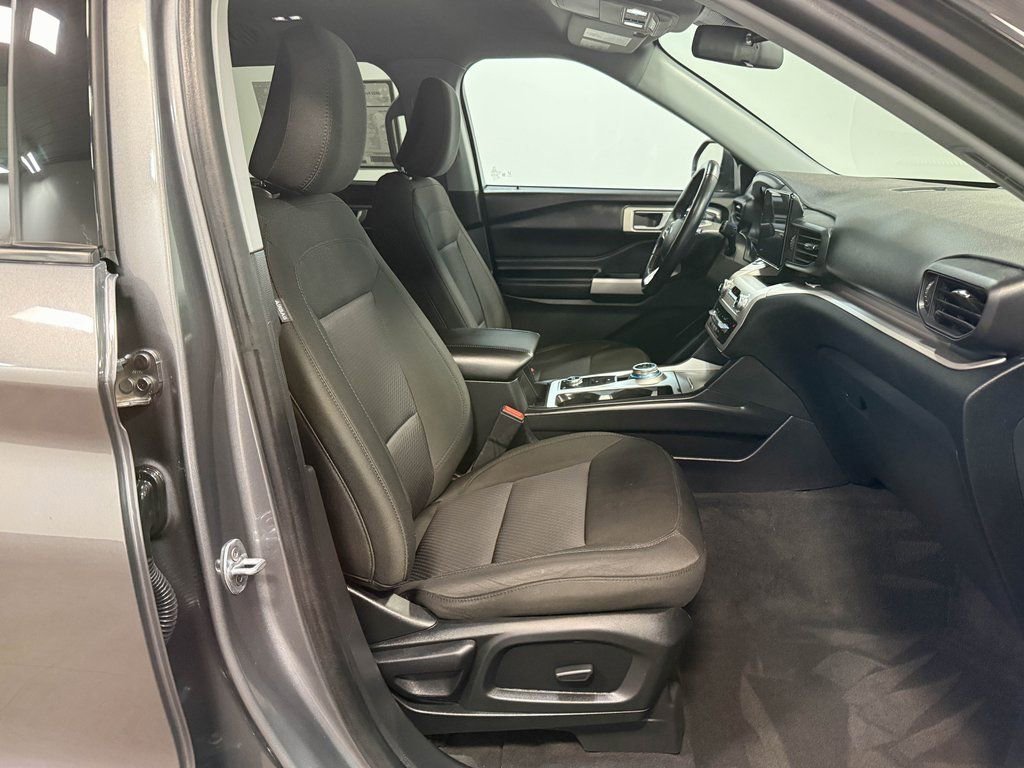 Used 2022 Ford Explorer XLT image 13