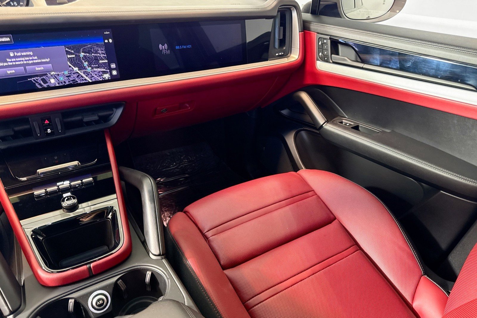 Used 2024 Porsche Cayenne S image 22