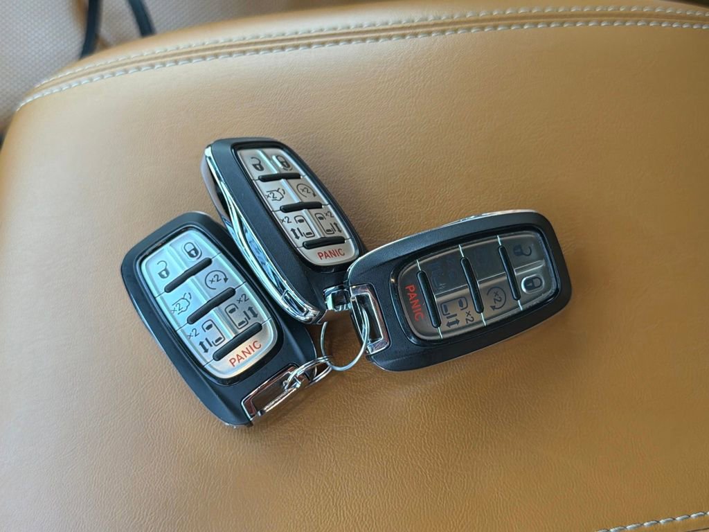 Used 2023 Chrysler Pacifica Pinnacle image 34