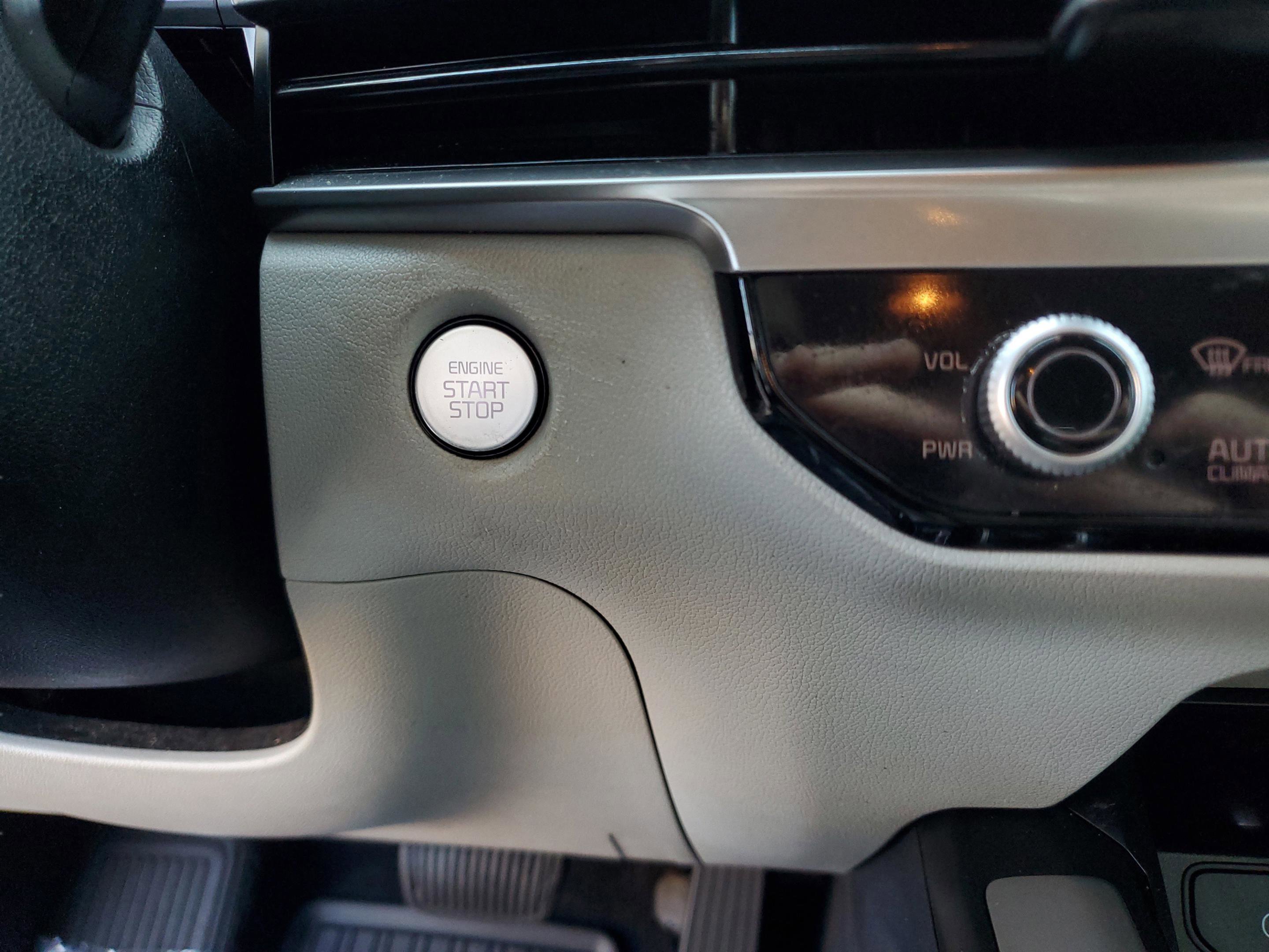 Certified 2025 Kia Sorento S image 24