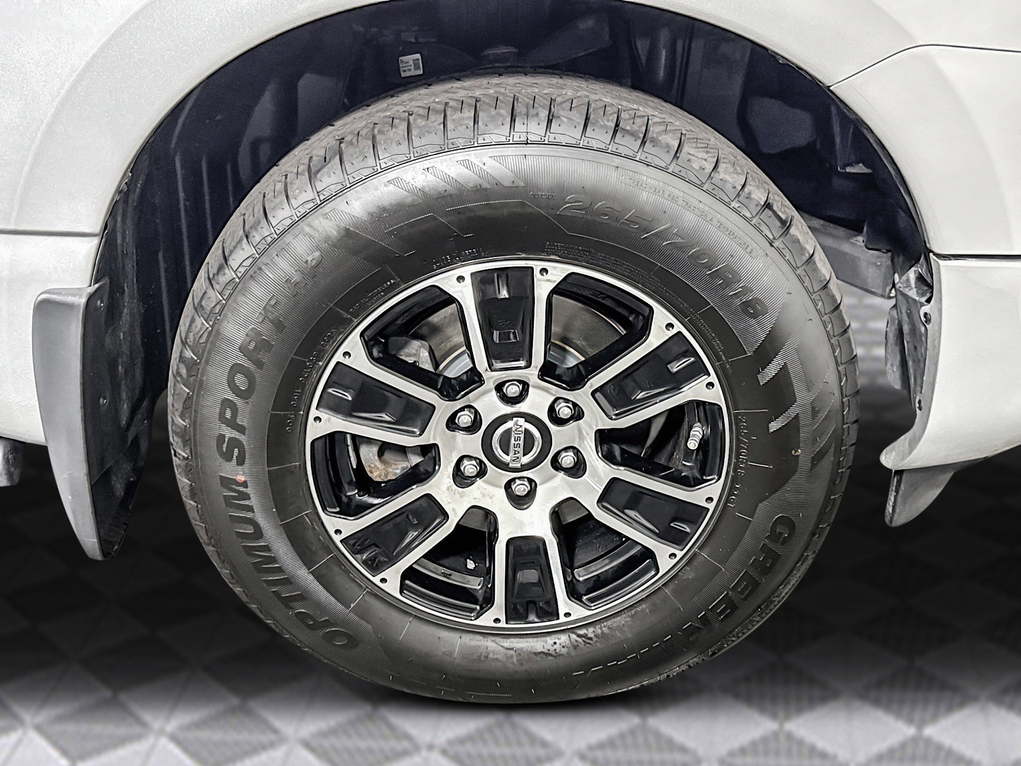 Used 2020 Nissan Titan SV image 32