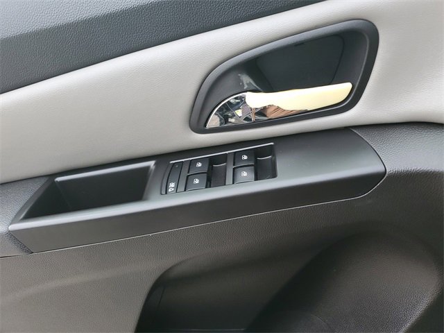 Used 2011 Chevrolet Cruze LS image 21