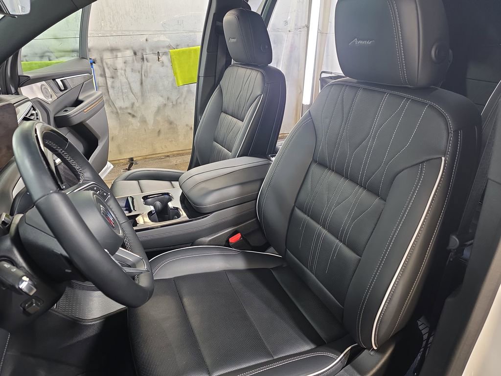 Used 2025 Buick Enclave Avenir w/ Super Cruise Package AWD/4WD image 17