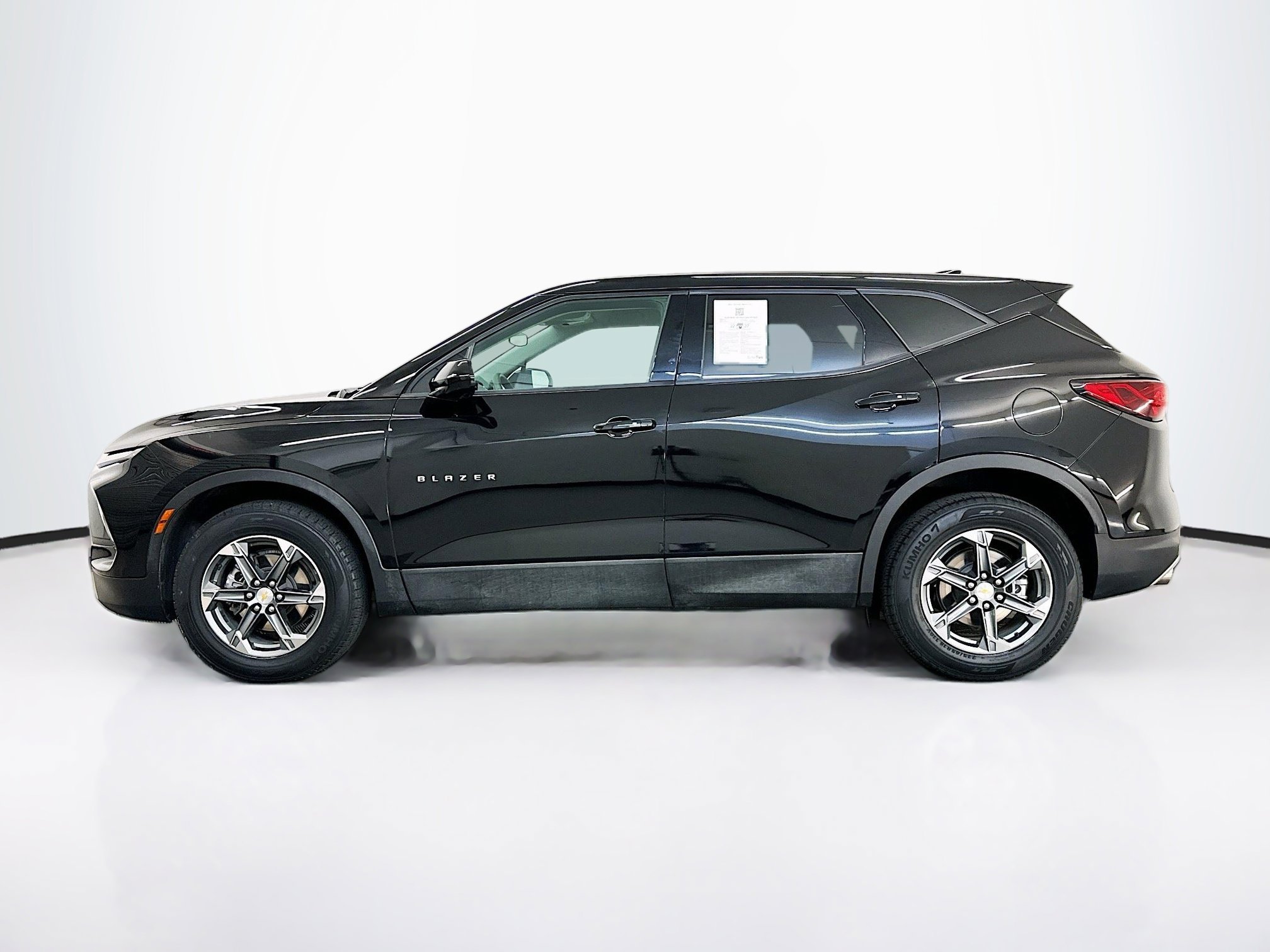 Used 2025 Chevrolet Blazer LT AWD/4WD image 4