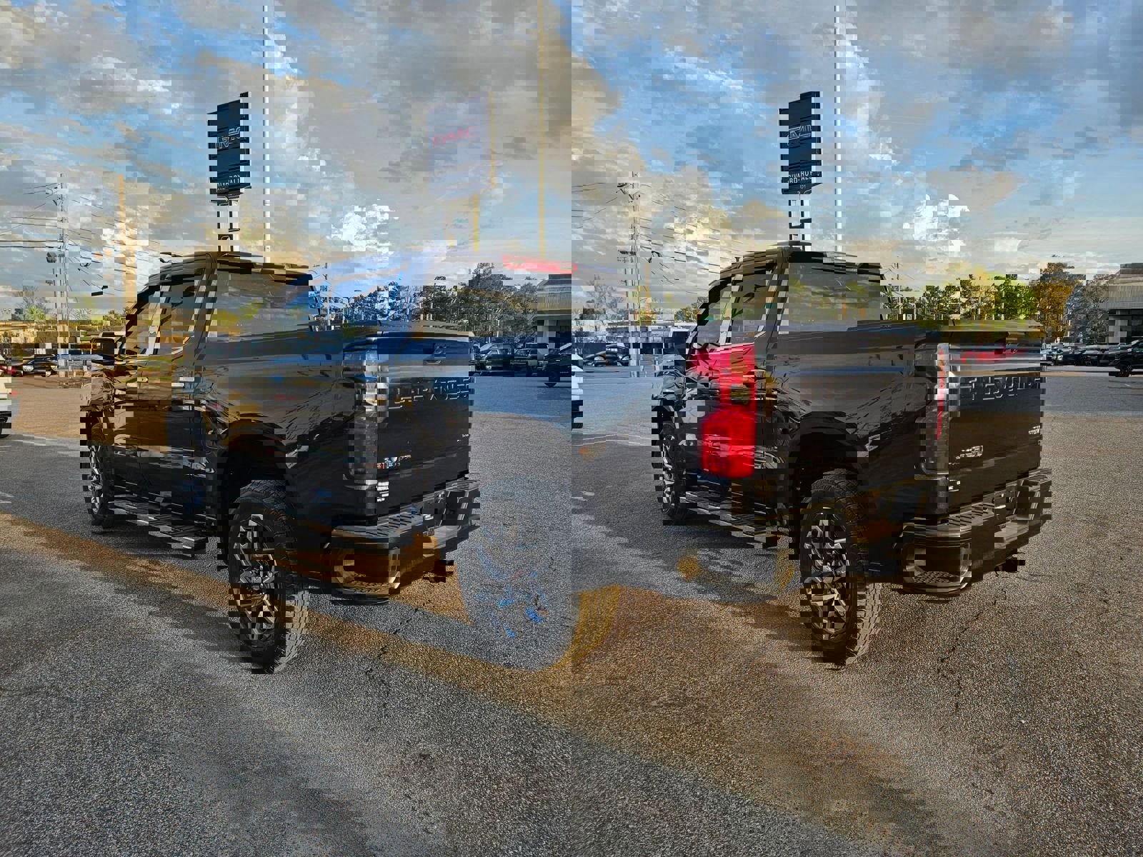 Used 2022 Chevrolet Silverado 1500 Custom RWD image 3