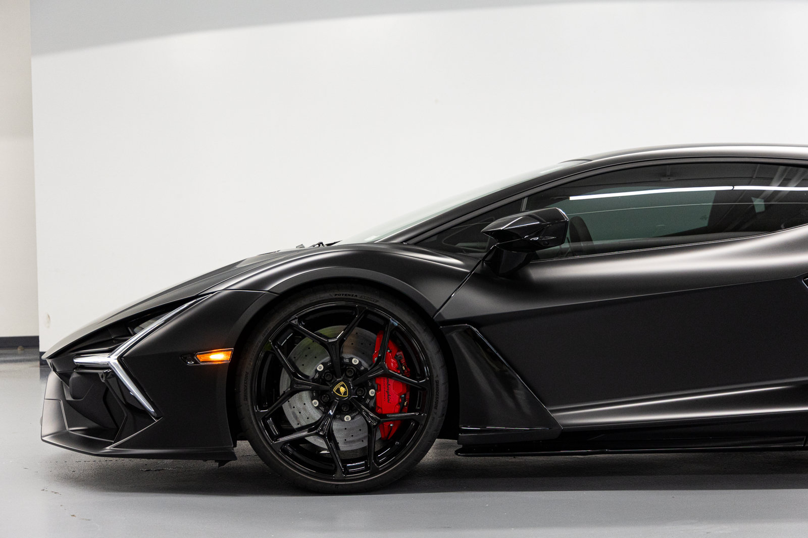 Used 2024 Lamborghini Revuelto AWD/4WD image 20
