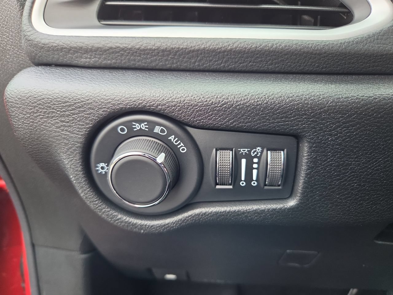 New 2027 Chrysler Pacifica Select AWD/4WD image 33