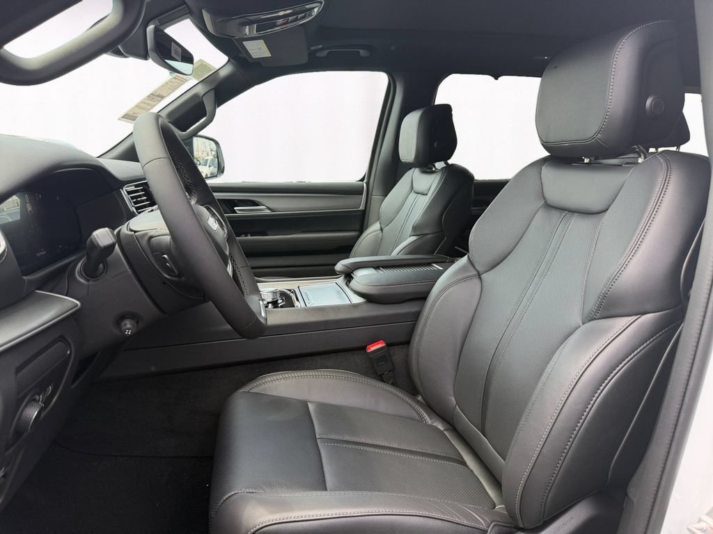 New 2026 Jeep Grand Wagoneer L Limited AWD/4WD image 9