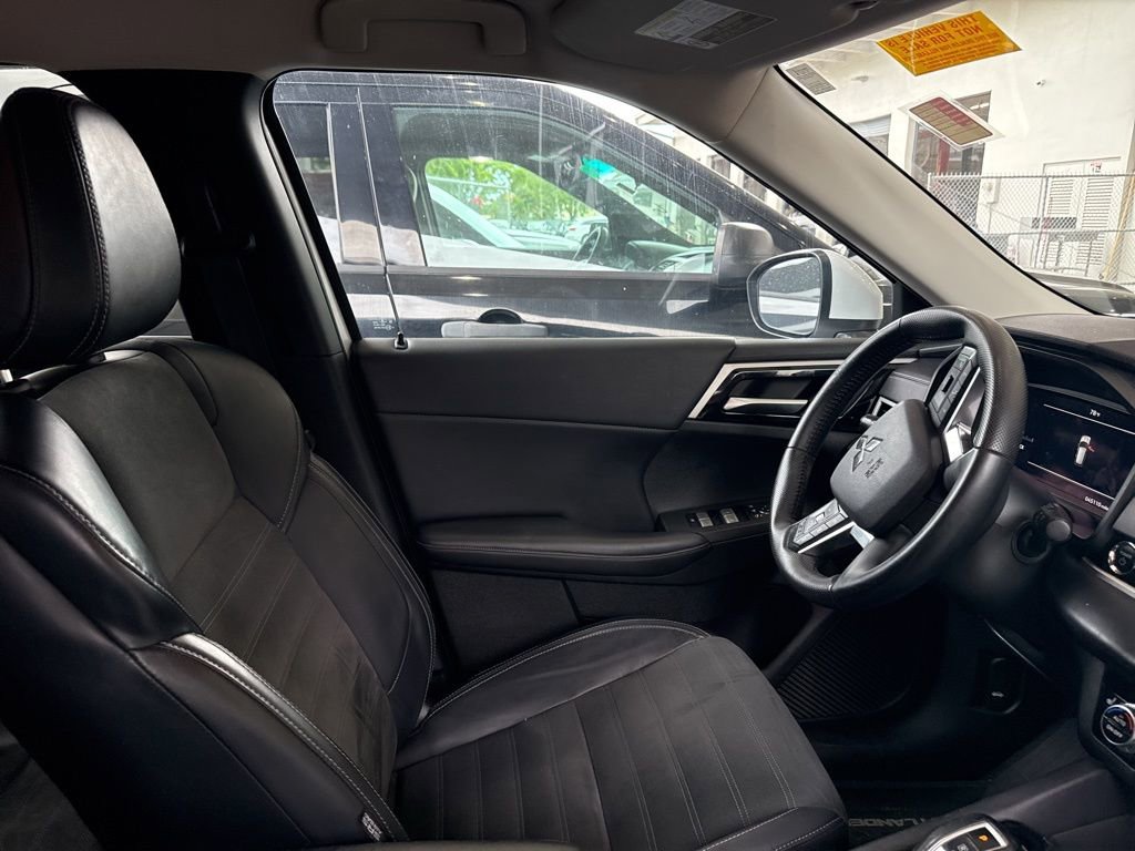Used 2023 Mitsubishi Outlander SE AWD/4WD image 11