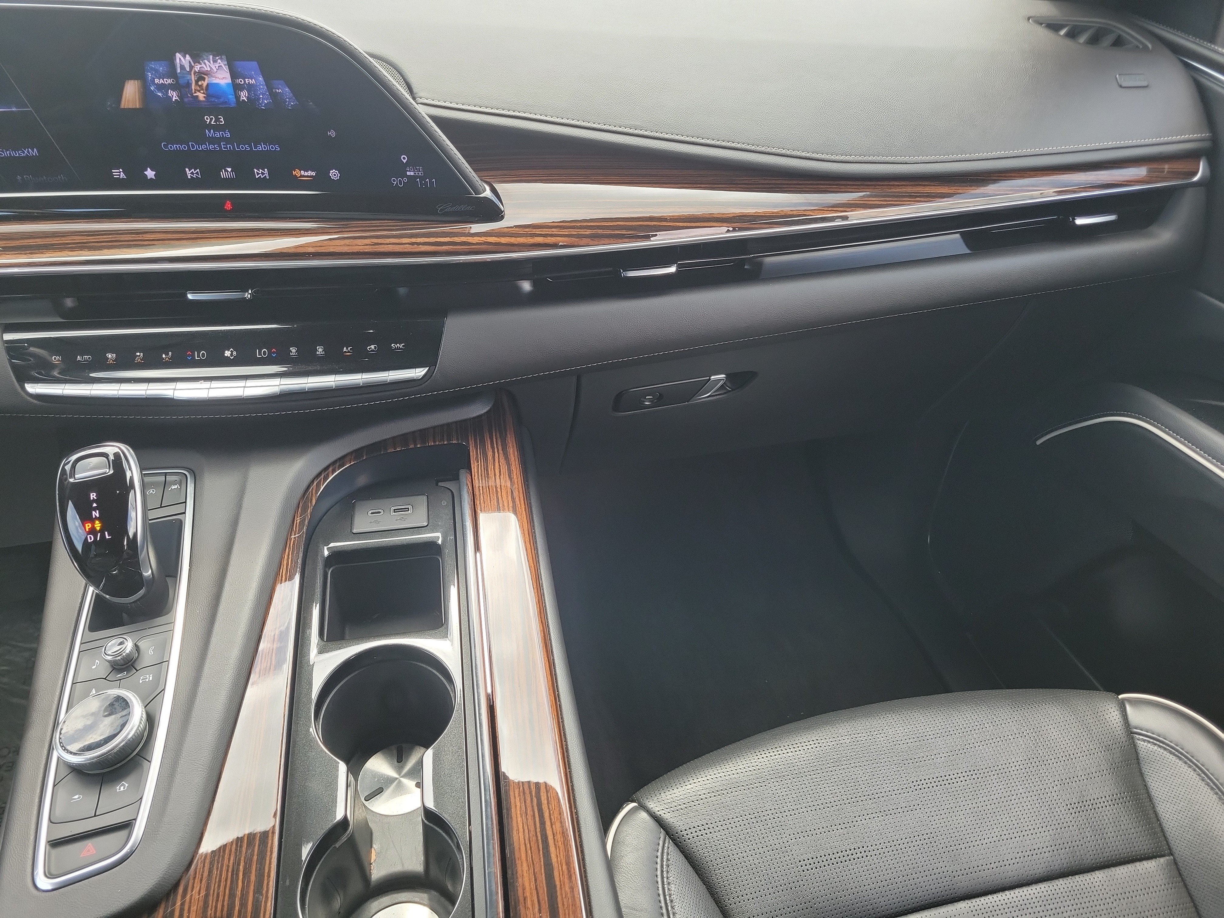 Used 2022 Cadillac Escalade Premium Luxury w/ Performance Package AWD/4WD image 19