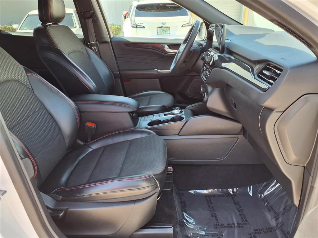Used 2023 Ford Escape ST-Line FWD image 9