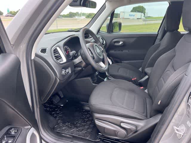 Used 2020 Jeep Renegade Latitude FWD image 3