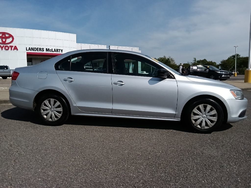 Used 2013 Volkswagen Jetta S FWD image 2