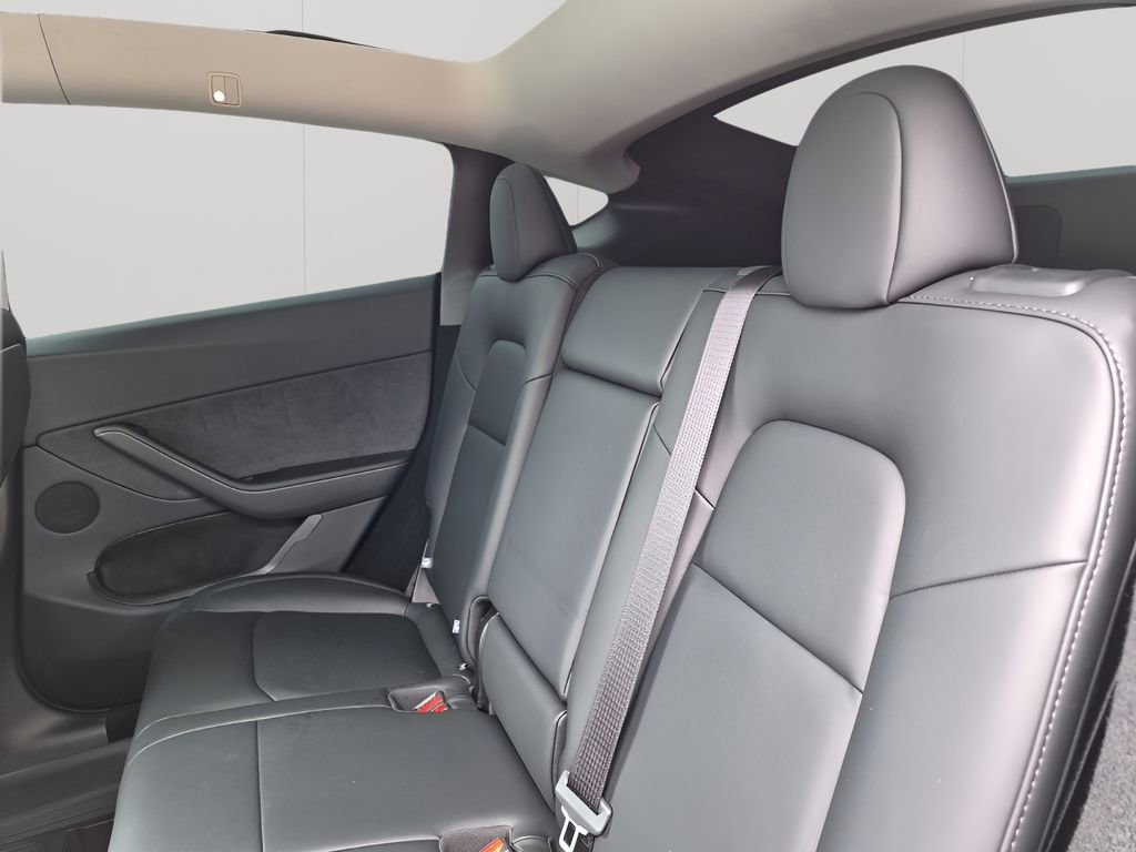 Used 2025 Tesla Model Y Performance image 19