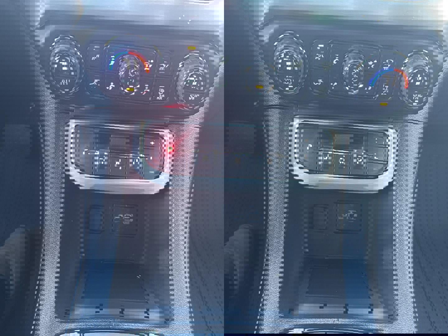 Used 2023 GMC Acadia SLE w/ Driver Convenience Package image 22