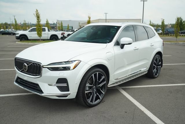 Used 2023 Volvo XC60 T8 Ultimate w/ Climate Package image 4