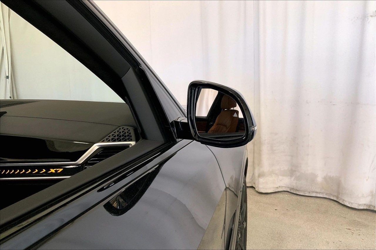 Used 2024 BMW X7 xDrive40i w/ Executive Package AWD/4WD image 11