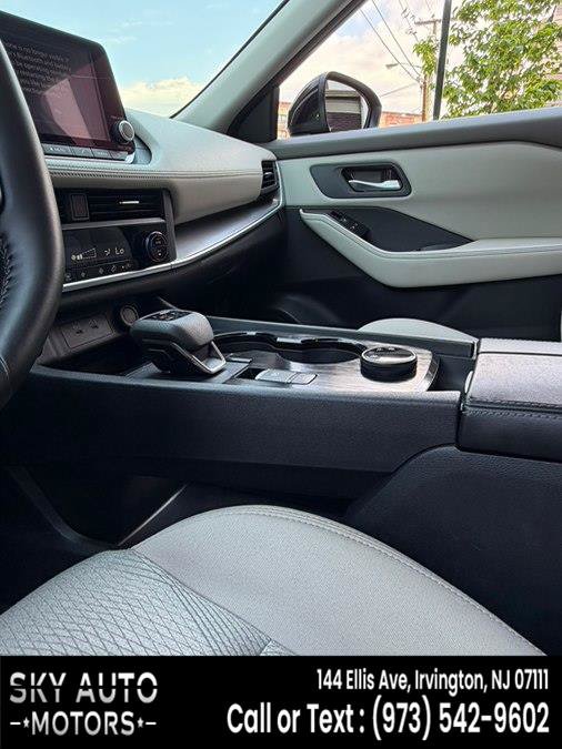 Used 2025 Nissan Rogue SV AWD/4WD image 19