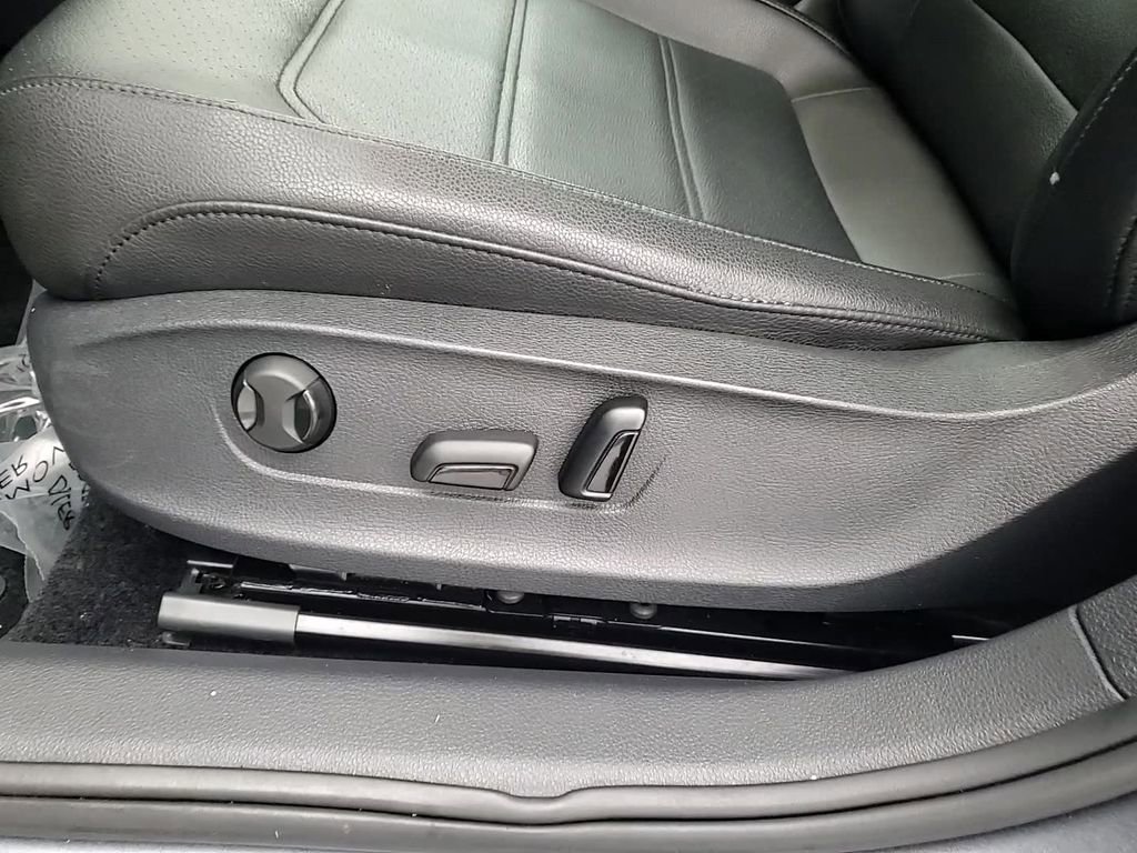 Used 2017 Volkswagen Passat 1.8T SE w/ SE Lighting Package image 14