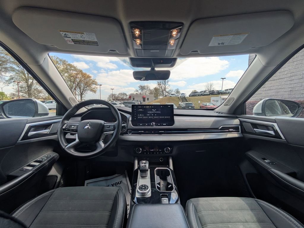 Used 2025 Mitsubishi Outlander SE AWD/4WD image 25