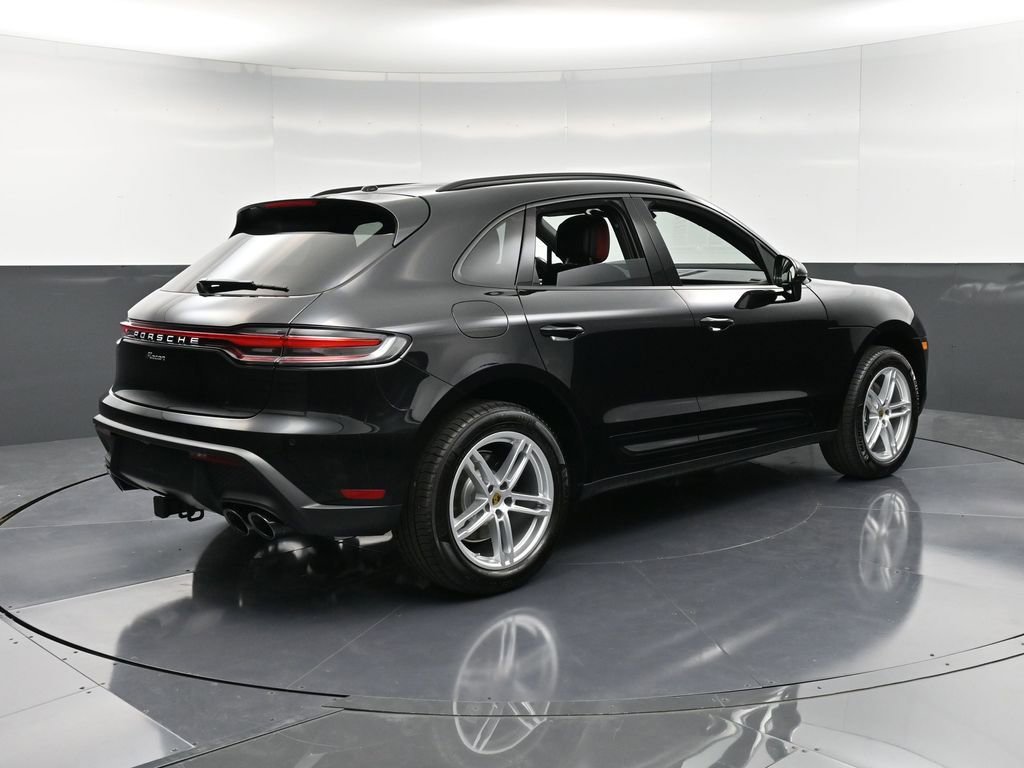 Certified 2025 Porsche Macan AWD/4WD image 8