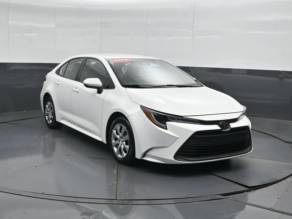 Used 2023 Toyota Corolla LE FWD image 4