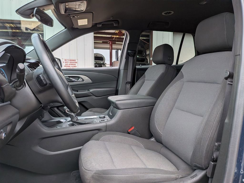 Used 2023 Chevrolet Traverse LT FWD image 14