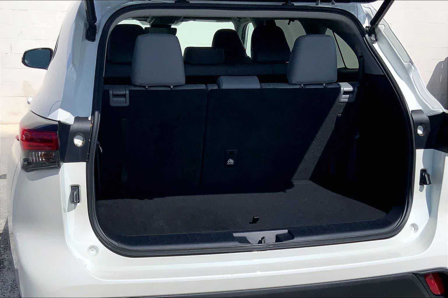 Used 2021 Toyota Highlander XLE FWD image 18
