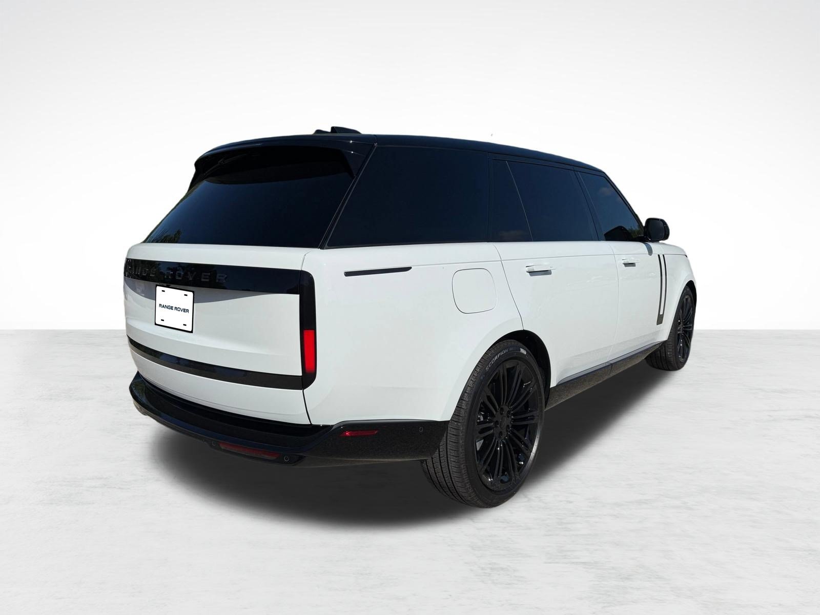 Used 2026 Land Rover Range Rover Long Wheelbase SE AWD/4WD image 9
