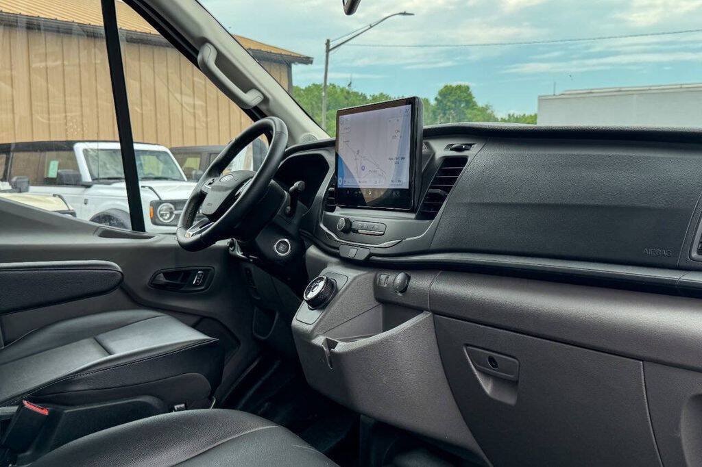 Used 2023 Ford E-Transit RWD image 14