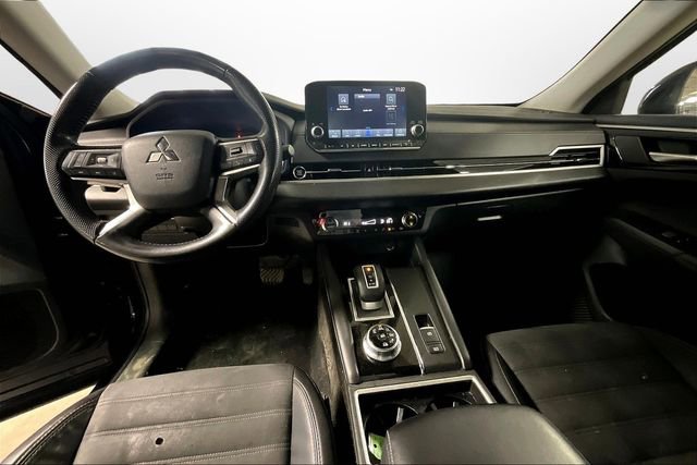 Used 2022 Mitsubishi Outlander SE image 13