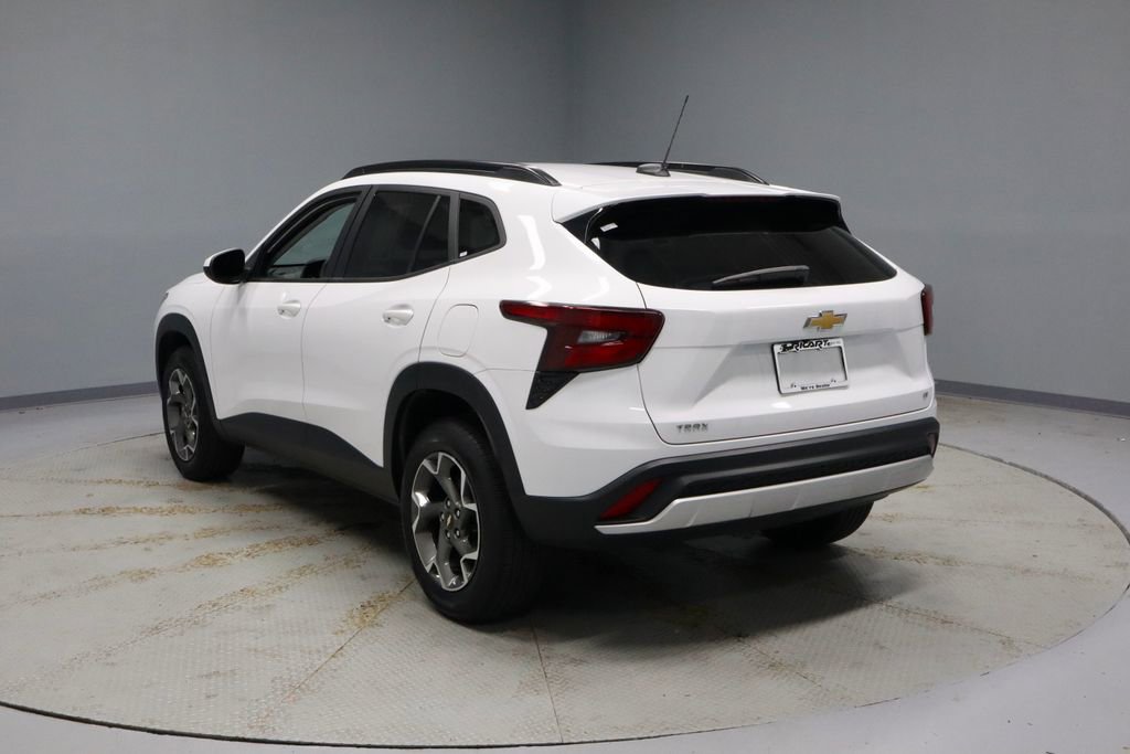 Used 2024 Chevrolet Trax LT FWD image 8