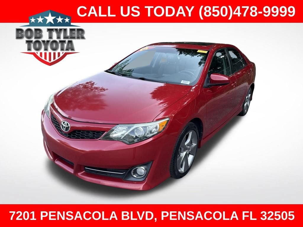 Used 2014 Toyota Camry SE w/ Moonroof Package