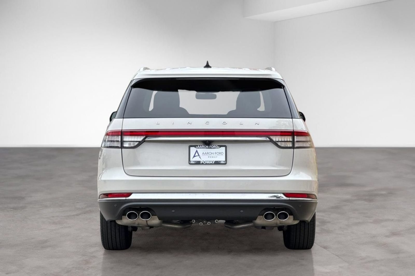 Used 2023 Lincoln Aviator 2WD w/ Premium Package image 4