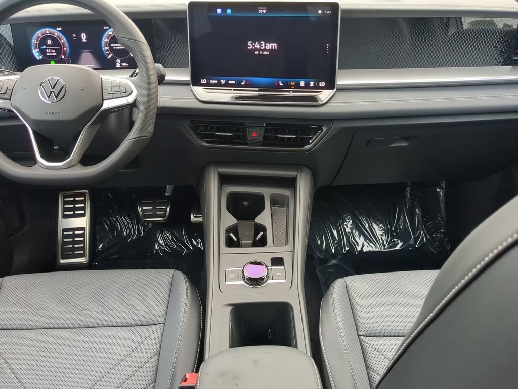 New 2025 Volkswagen Tiguan SE R-Line FWD image 15