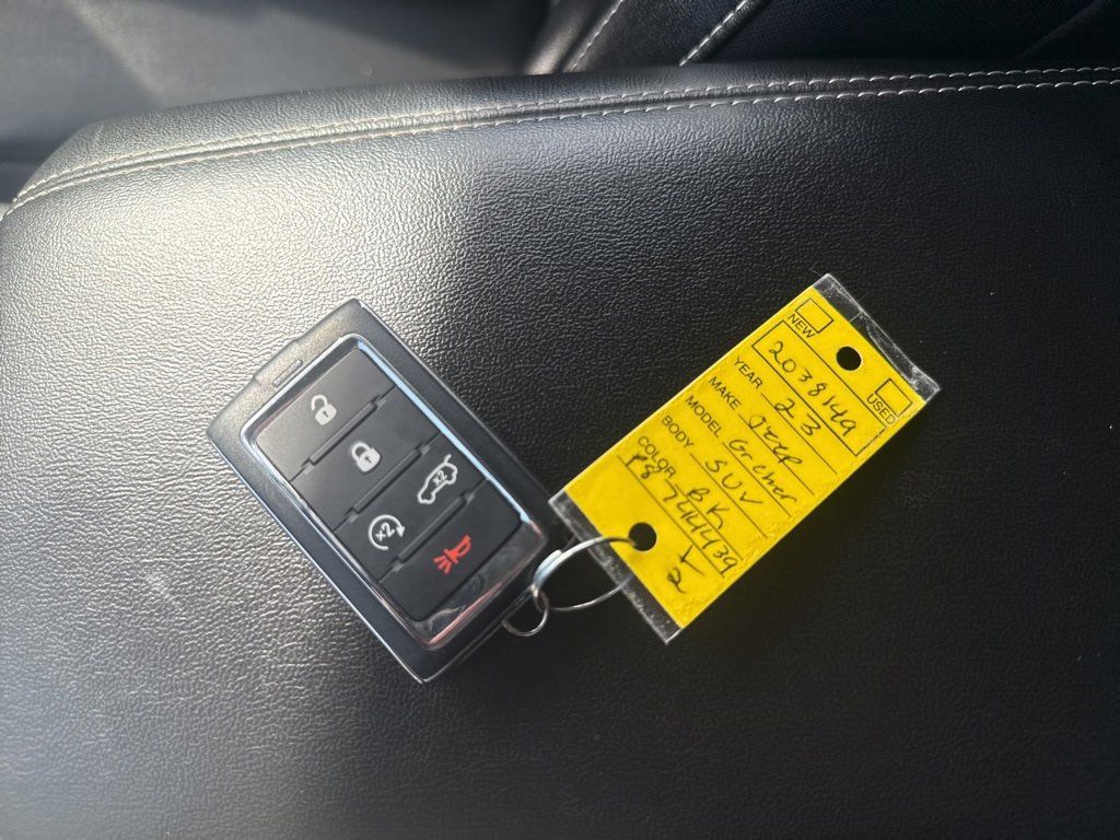 Used 2023 Jeep Grand Cherokee L Limited w/ Black Appearance Package image 59