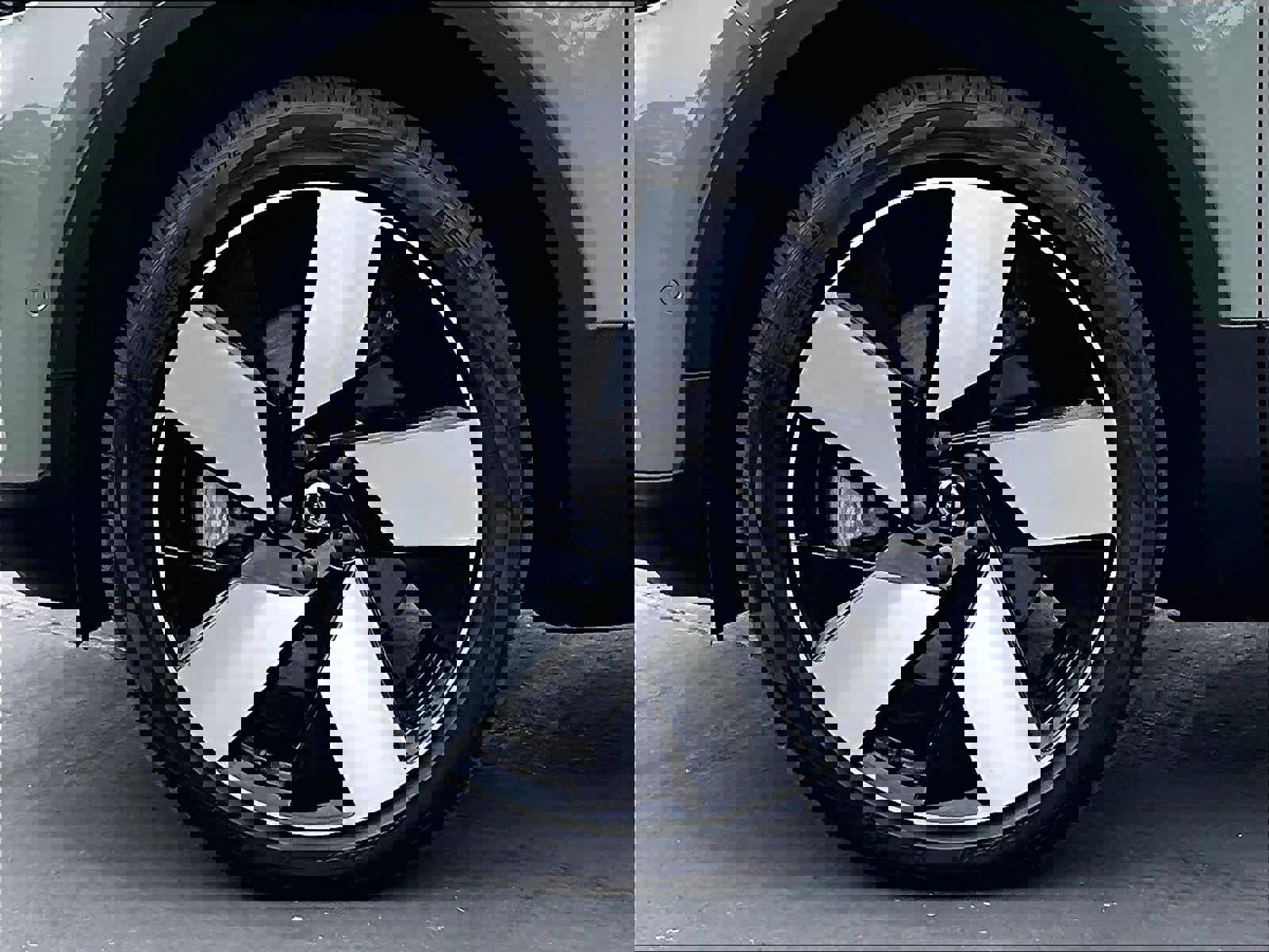 Used 2023 Volvo XC40 Recharge Ultimate AWD/4WD image 11