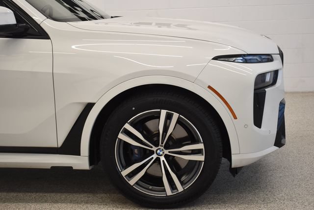 Used 2024 BMW X7 xDrive40i w/ M Sport Package AWD/4WD image 13