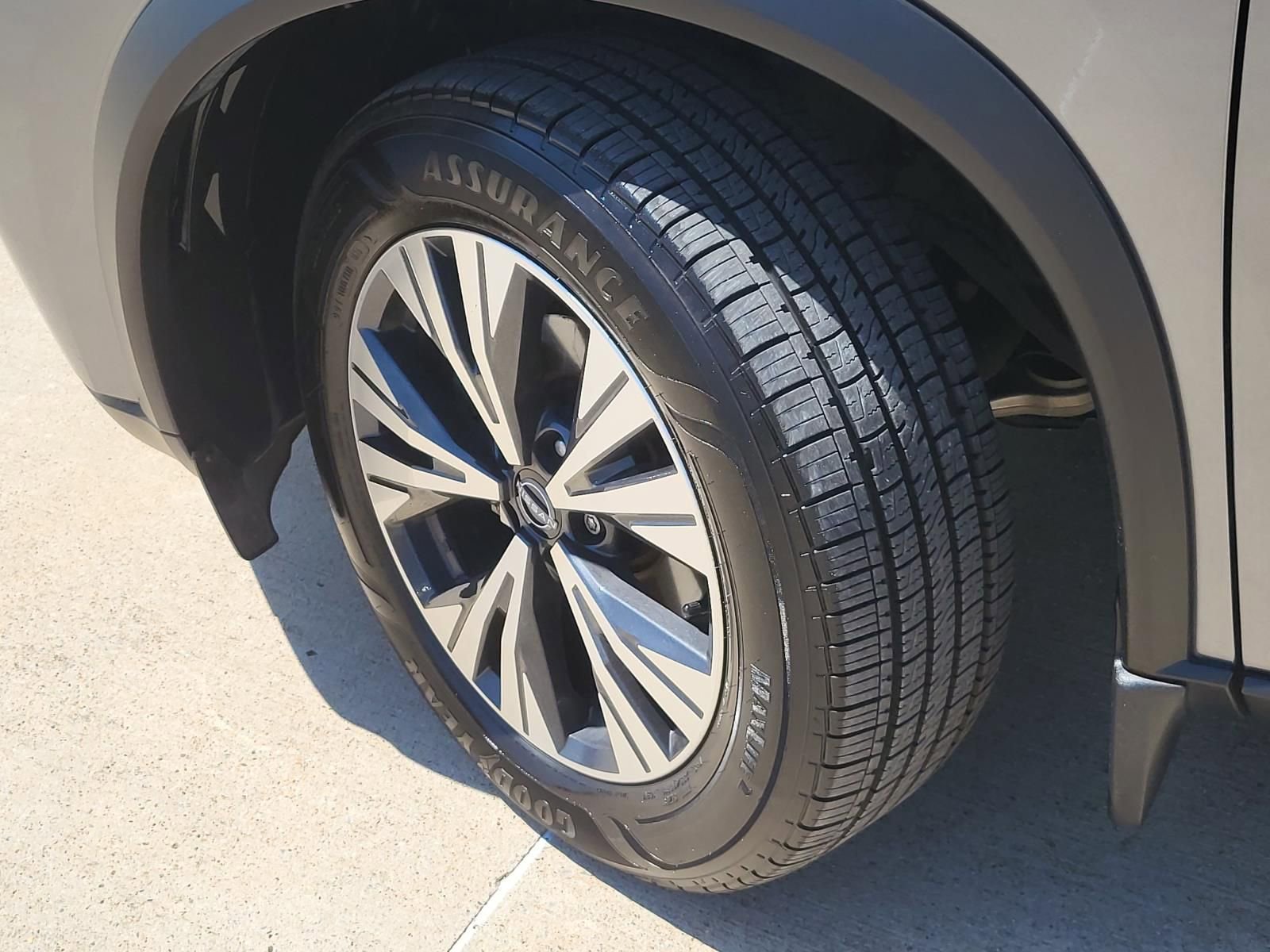 Used 2023 Nissan Rogue SV image 11