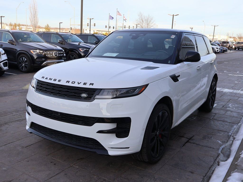 Used 2025 Land Rover Range Rover Sport Dynamic SE image 4