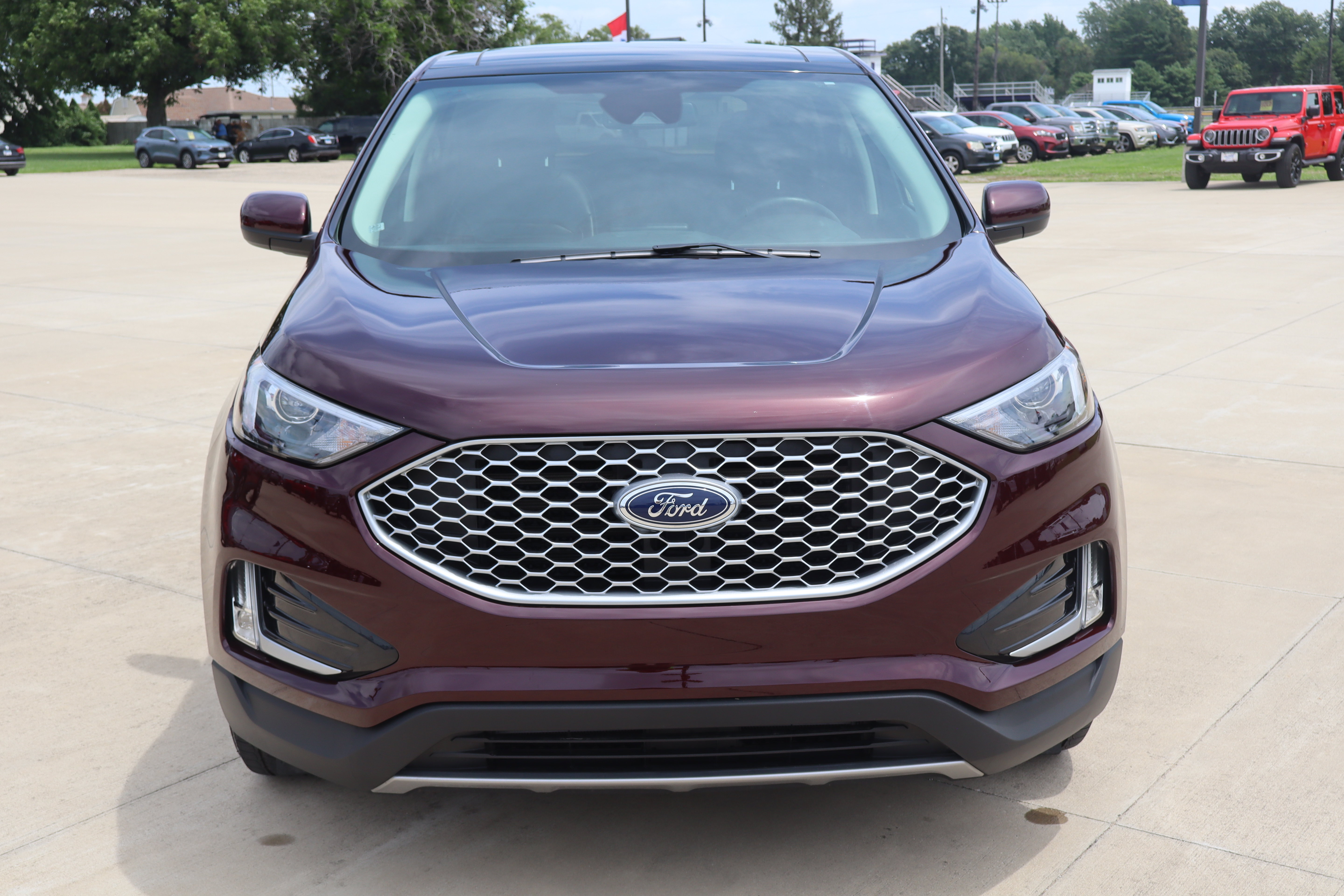 Used 2024 Ford Edge SEL w/ Convenience Package AWD/4WD image 2