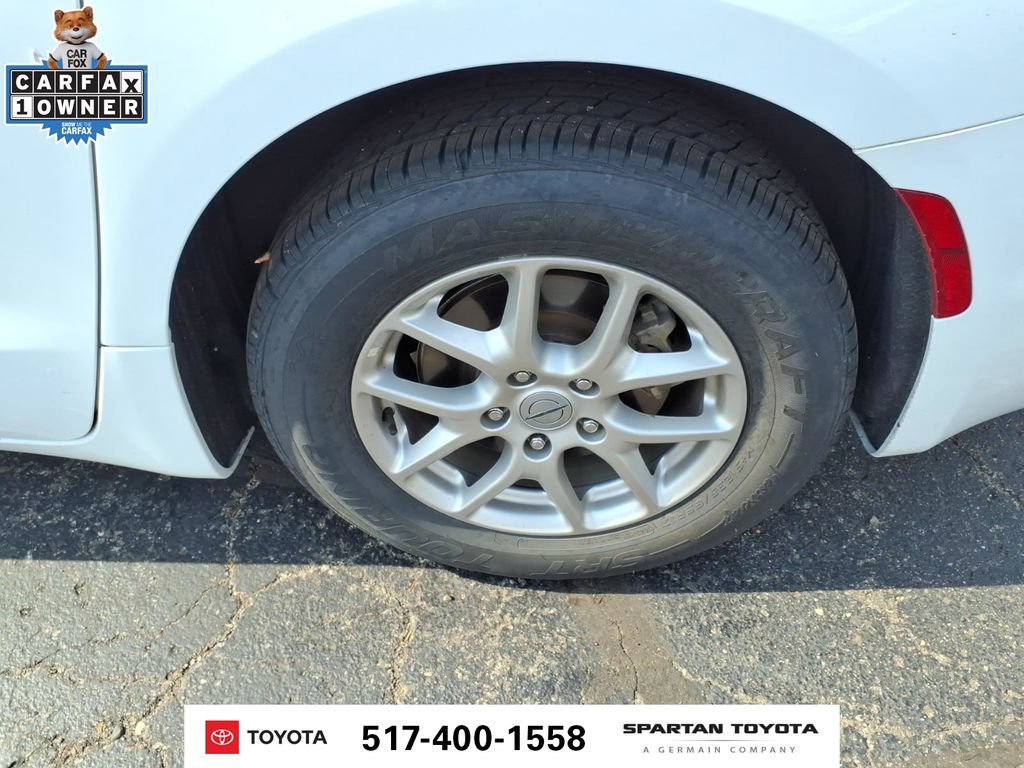 Used 2024 Chrysler Pacifica Touring-L FWD image 11