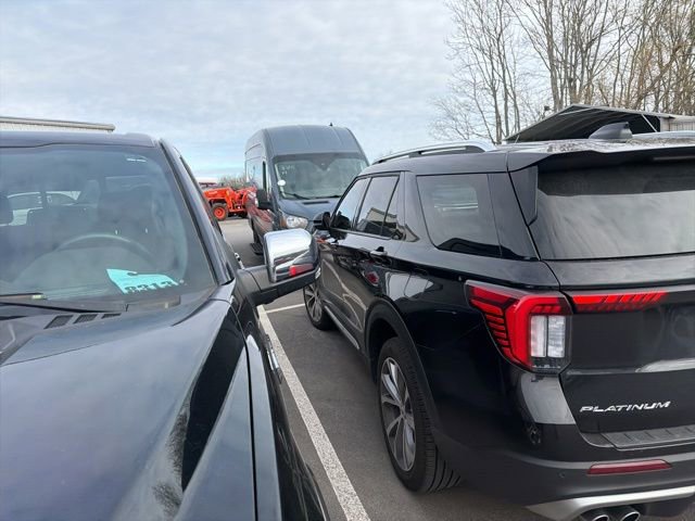 Used 2025 Ford Explorer Platinum w/ Ultimate Package image 4