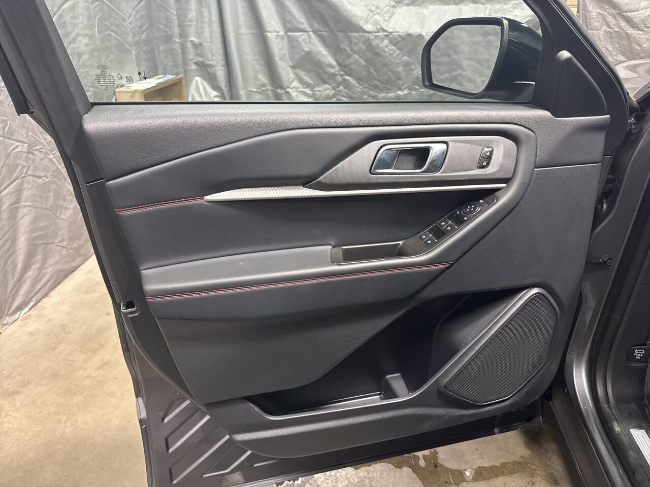 Used 2025 Ford Explorer ST-Line w/ ST-Line Street Pack image 11