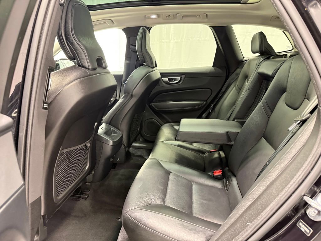 Used 2024 Volvo XC60 B5 Plus image 21