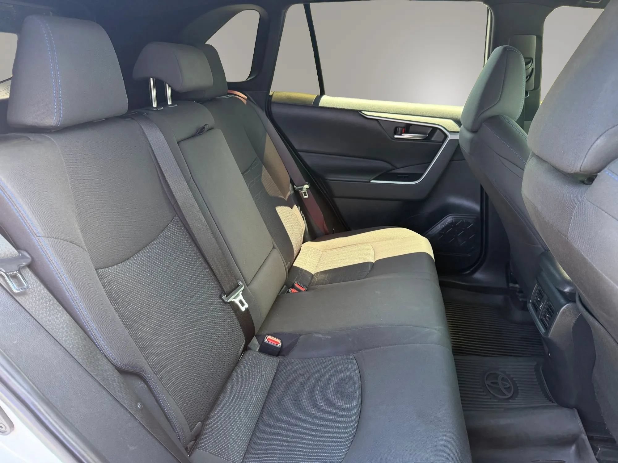 Used 2022 Toyota RAV4 SE w/ Convenience Package AWD/4WD image 38