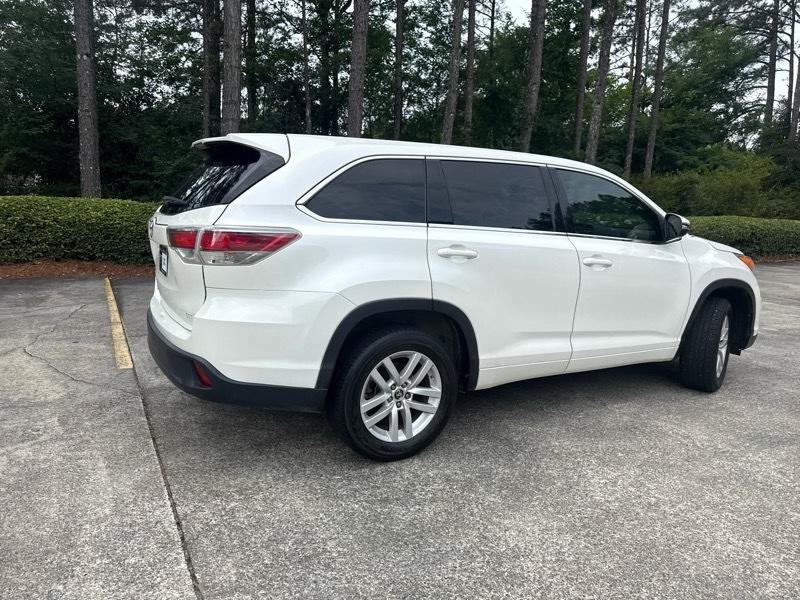 Used 2016 Toyota Highlander LE FWD image 3