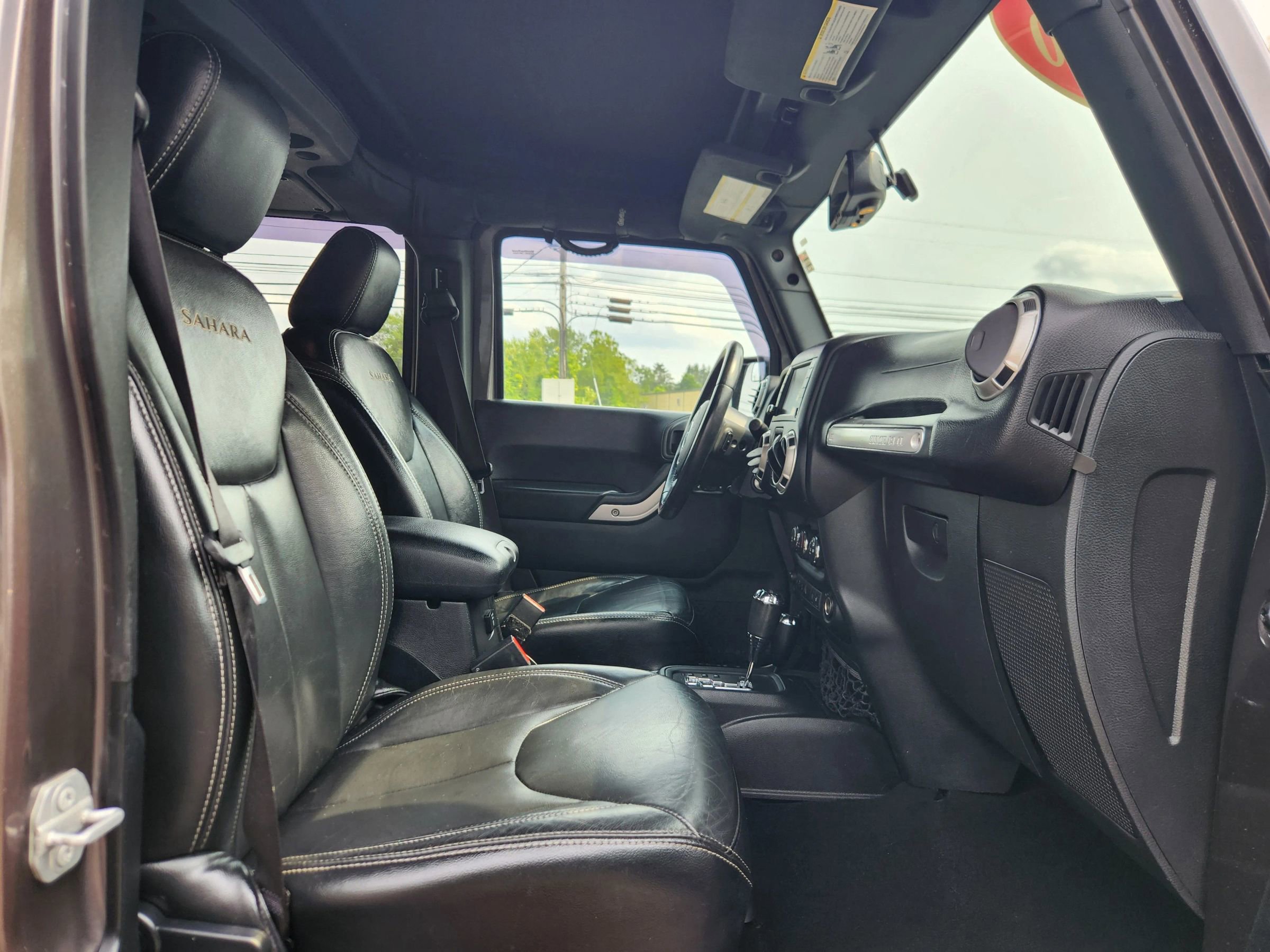 Used 2016 Jeep Wrangler Unlimited Sahara w/ Dual Top Group image 33