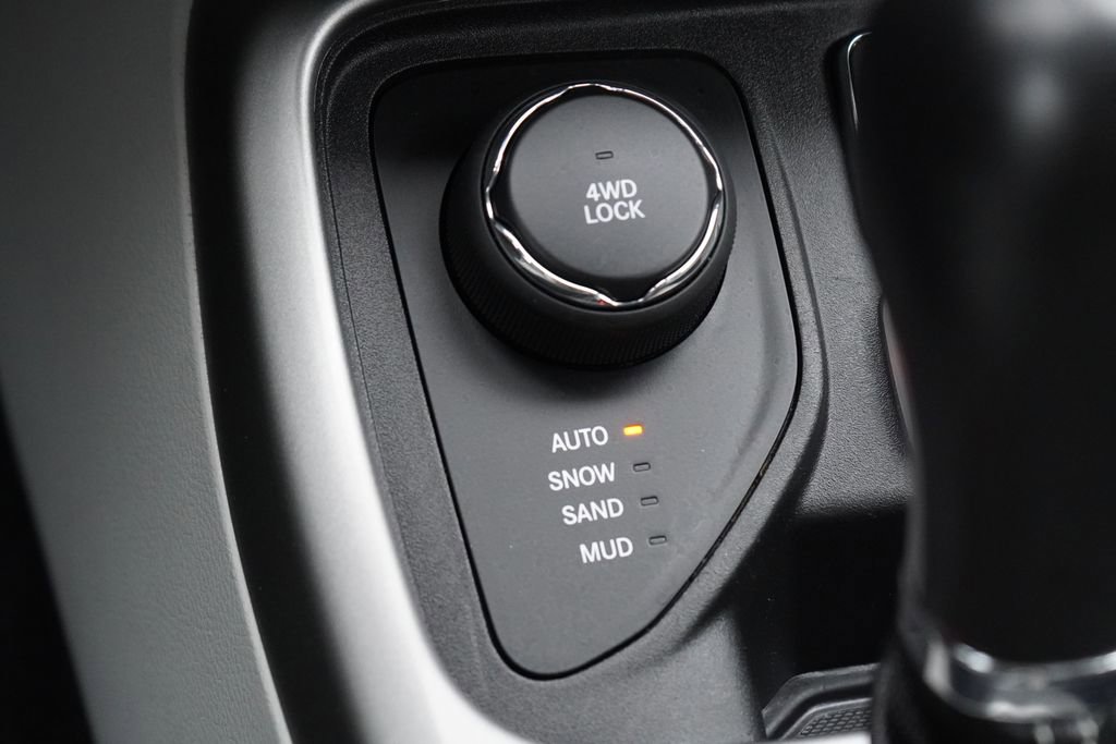 Used 2018 Jeep Compass Latitude w/ Cold Weather Group AWD/4WD image 23