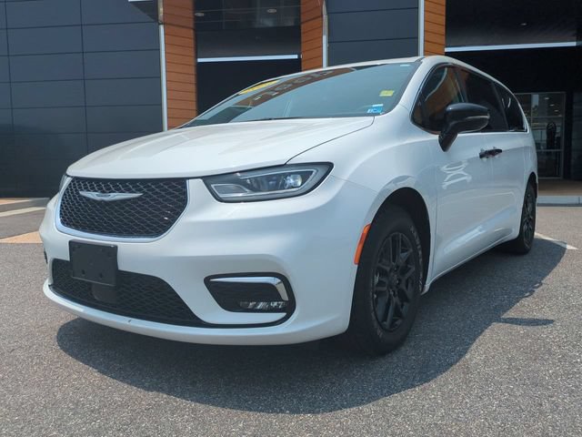 Used 2024 Chrysler Pacifica Touring-L FWD image 8
